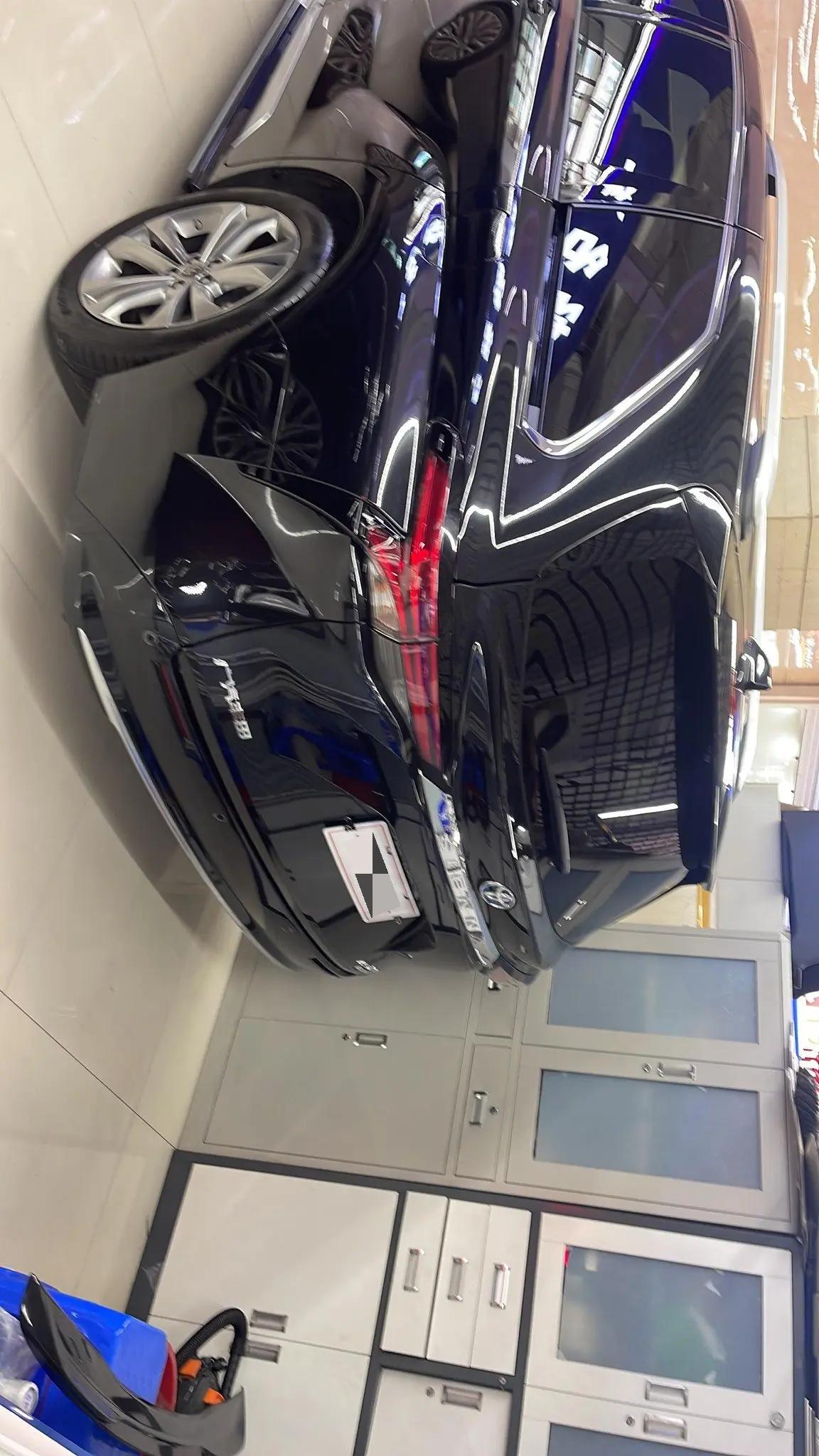 Toyota 2023 Sienna 2.5 CVT Platinum Edition Automatic 8