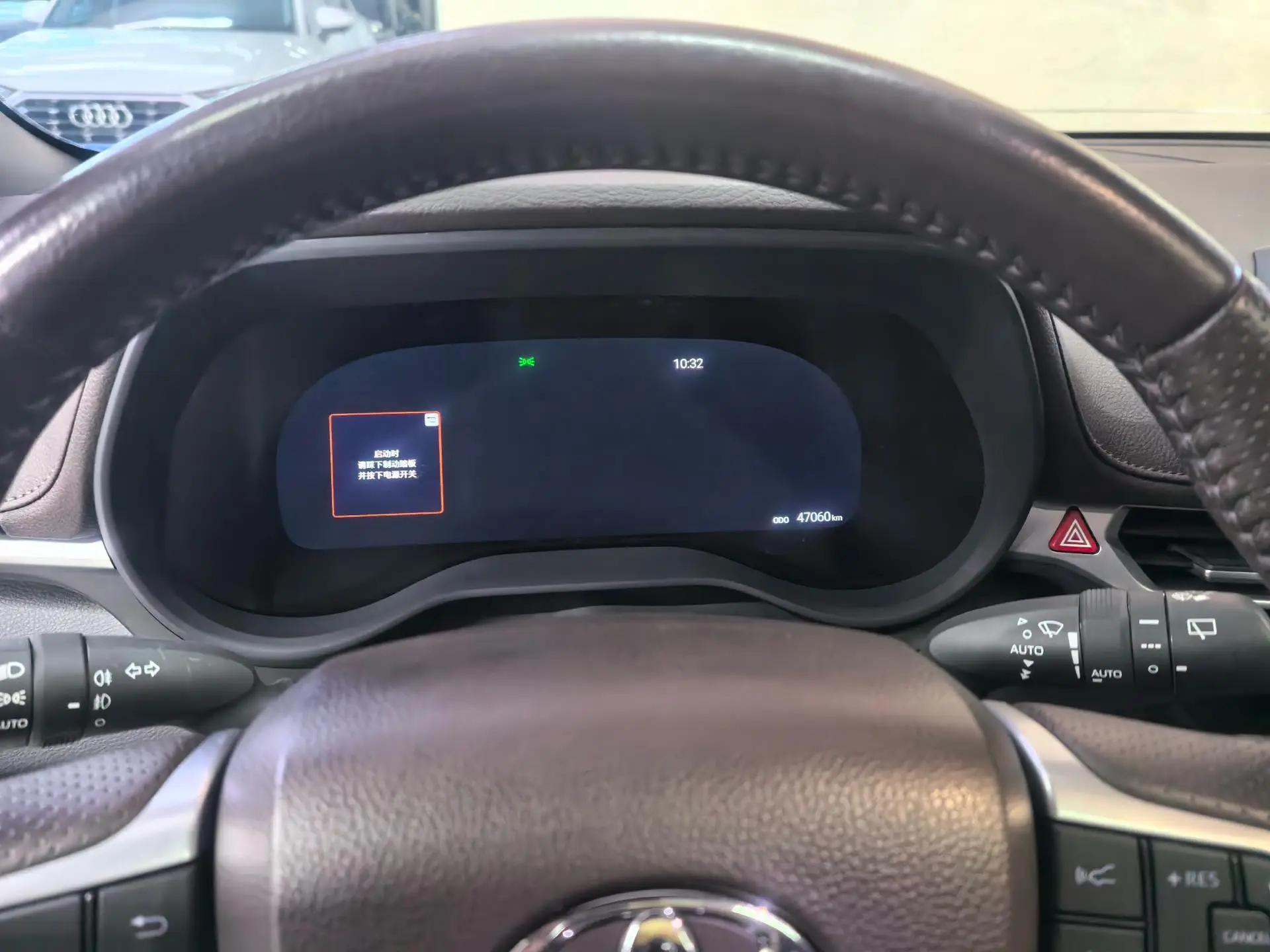 Toyota 2023 Sienna 2.5 CVT Platinum Edition Automatic 9