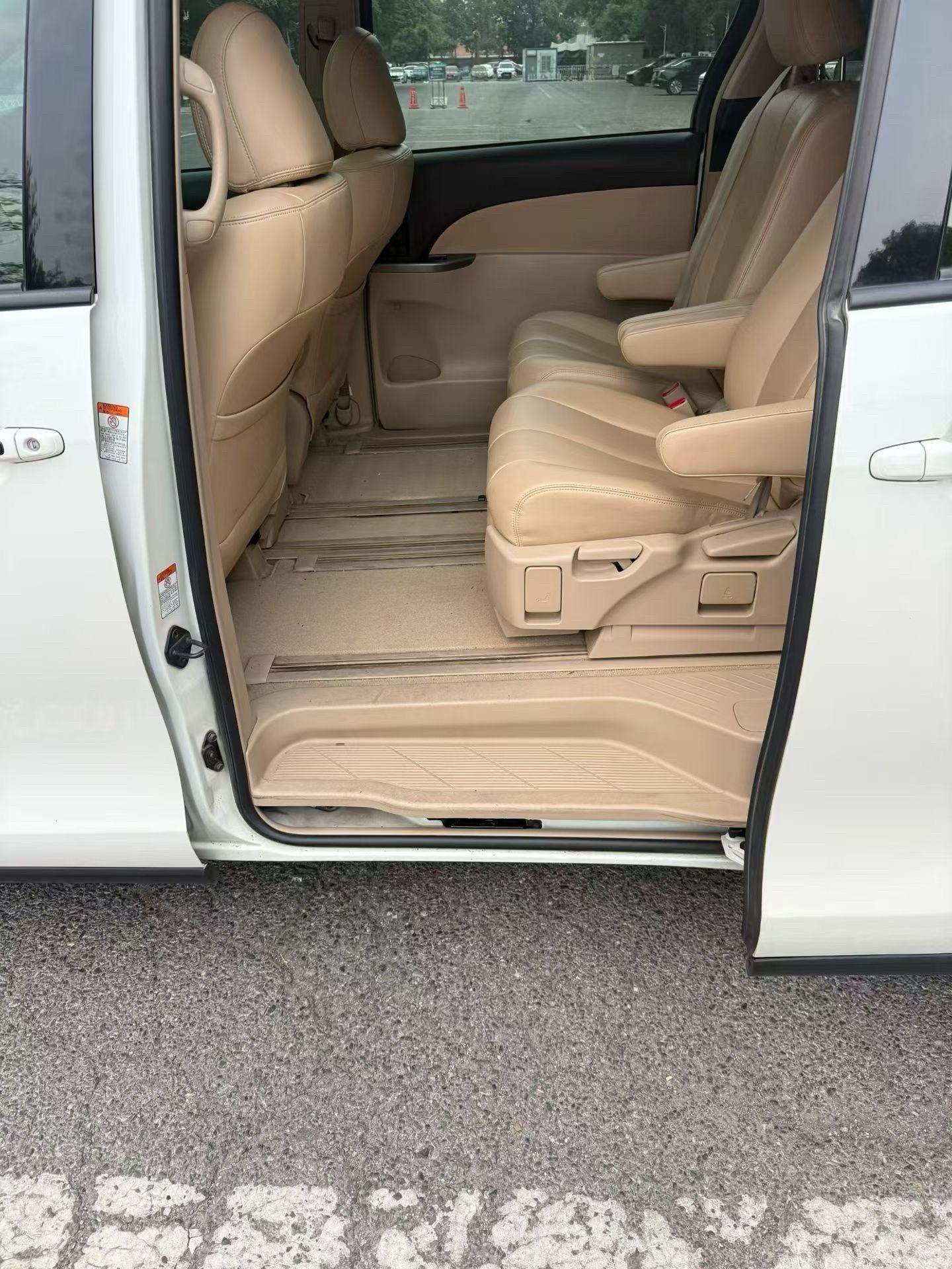 Toyota Previa (Imported) 2016 Previa 2.4 7-seat Automatic 8