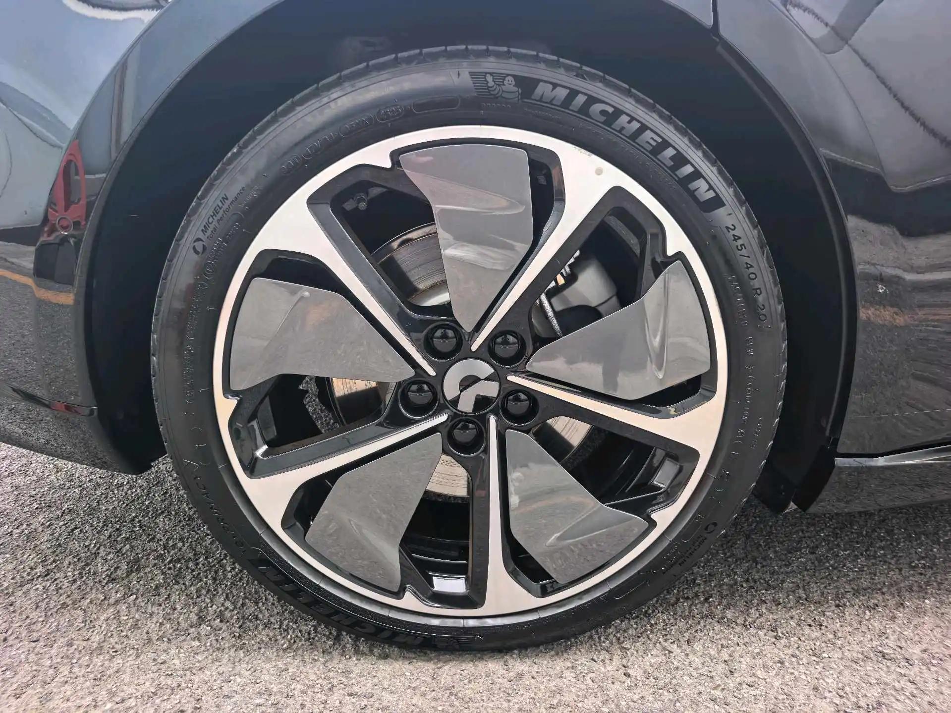 NIO 2025 ET5T 75kWh Touring automatic 12
