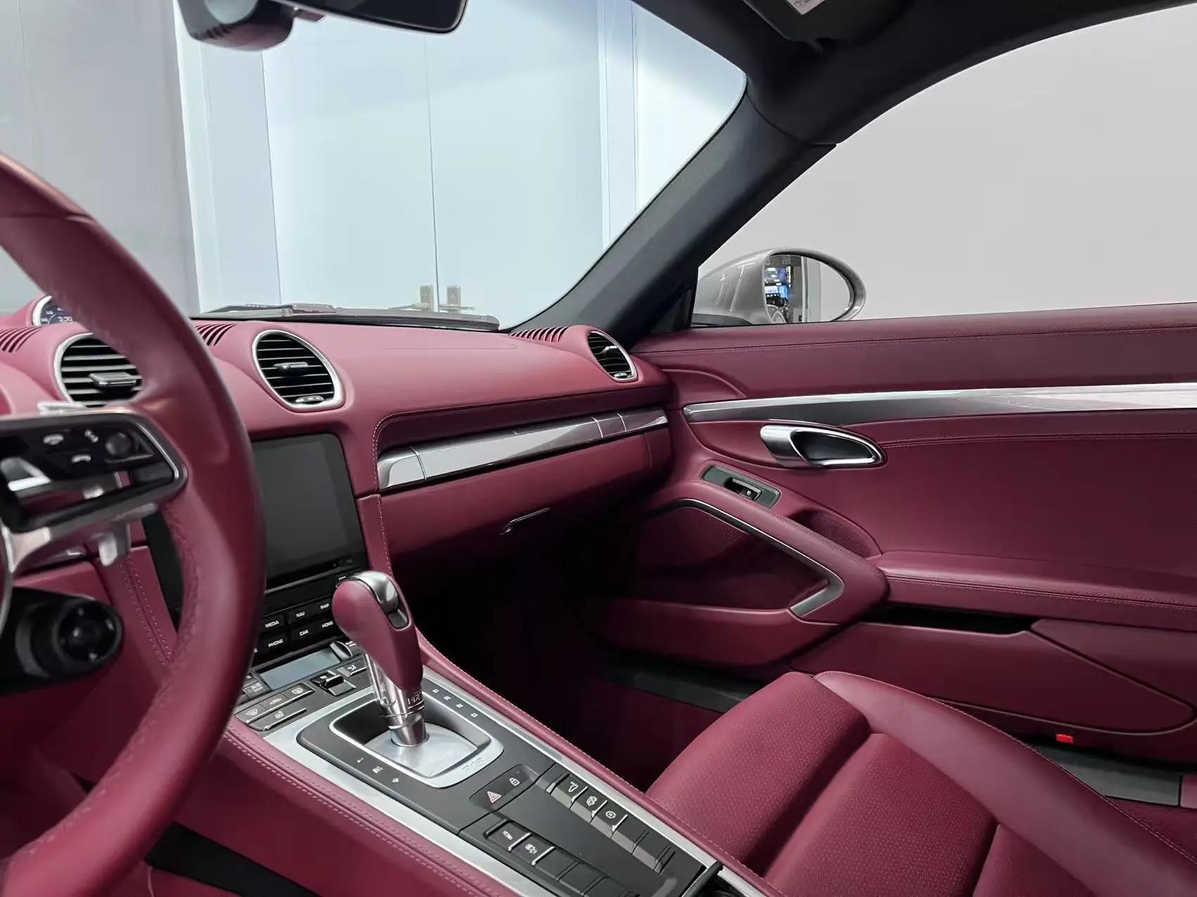 Porsche 718 2020 Cayman 2.0T 11