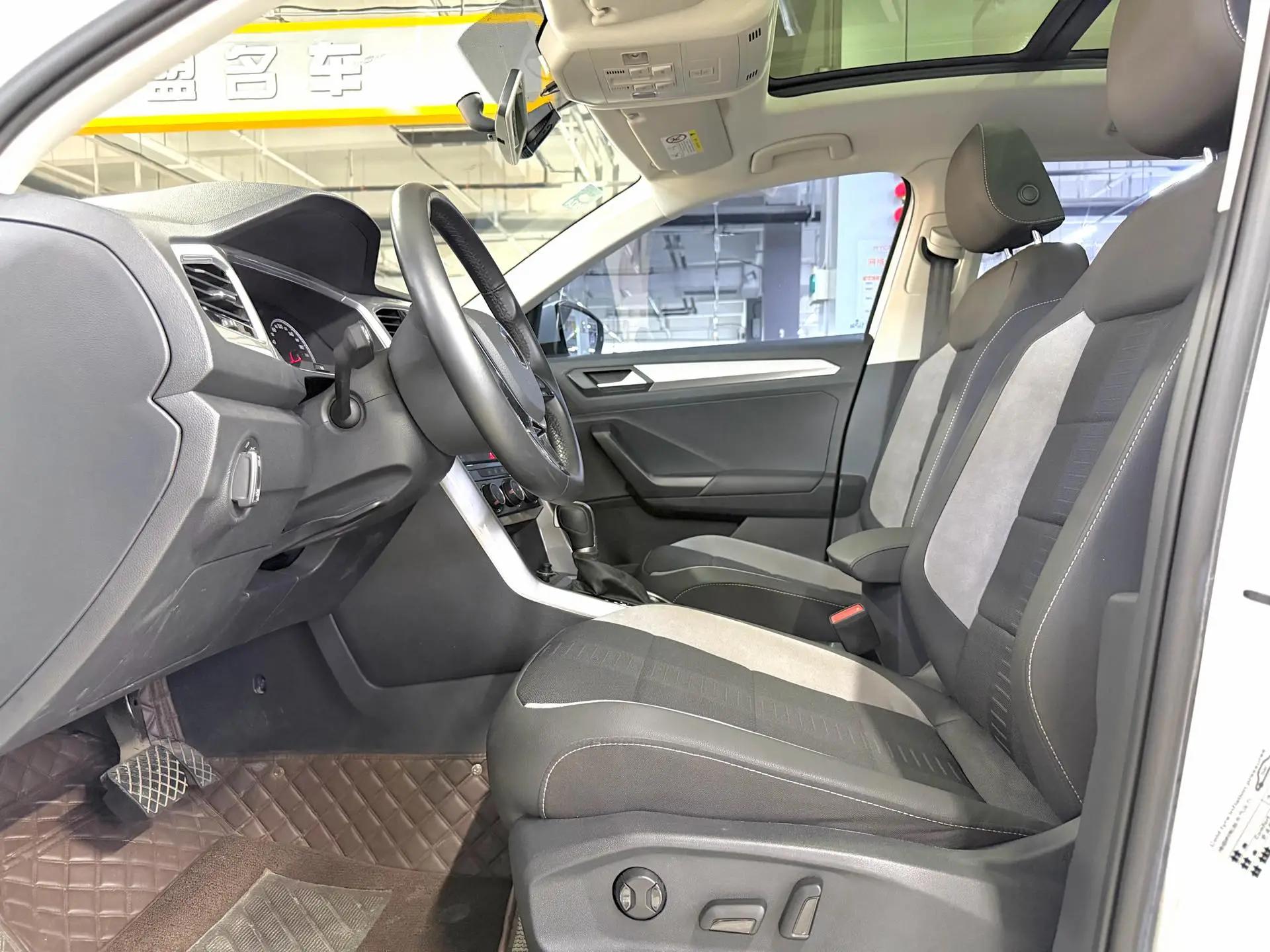 T-ROC Tange 2021 to 280TSI DSG Two-Drive Elite Zhilian Edition 8