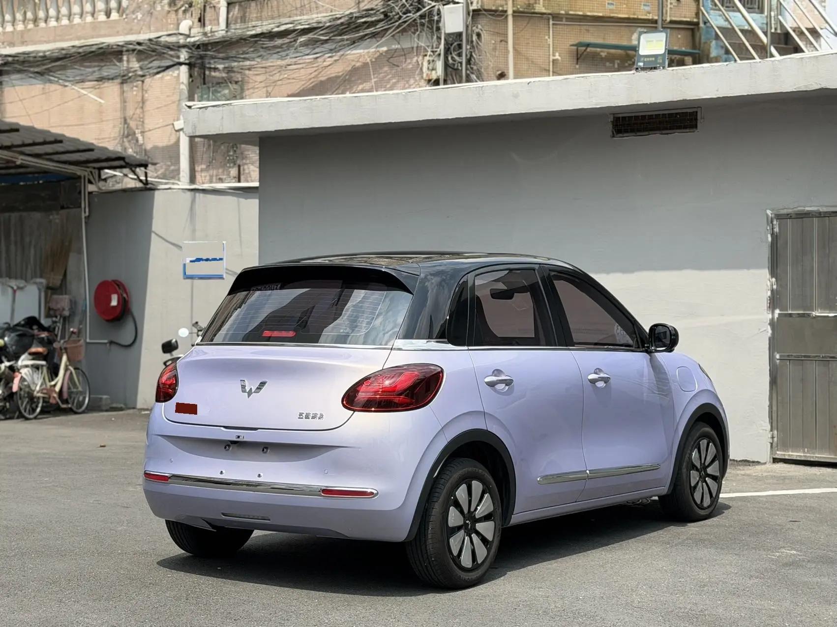 WuLing 2025 Plantronics 410km LingBox Exclusive Automatic Transmission 9
