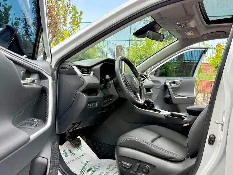 RAV4 Rongfeng 2022 2.0L CVT Two-Drive Fashion Plus Edition 2