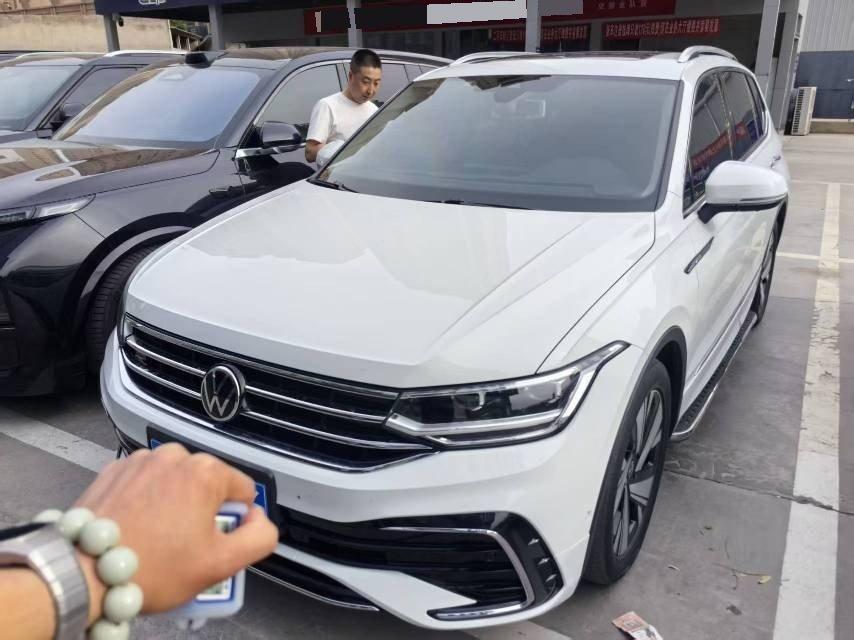 Volkswagen 2023 Tiguan L R-Line 2.0TSI 330TSI Front-Wheel Drive R-Line Prestige Edition (Facelift) Automatic