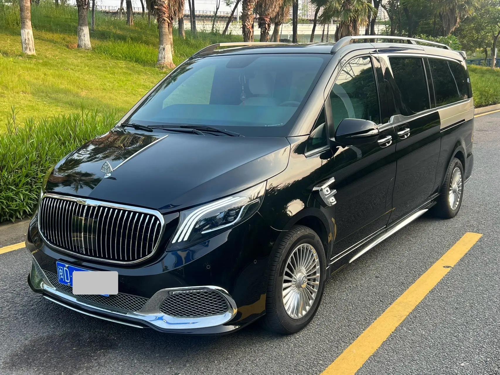 Open image lightbox: Mercedes Benz 2023 V-Class 2.0T Business Edition 7-Seater Automatic