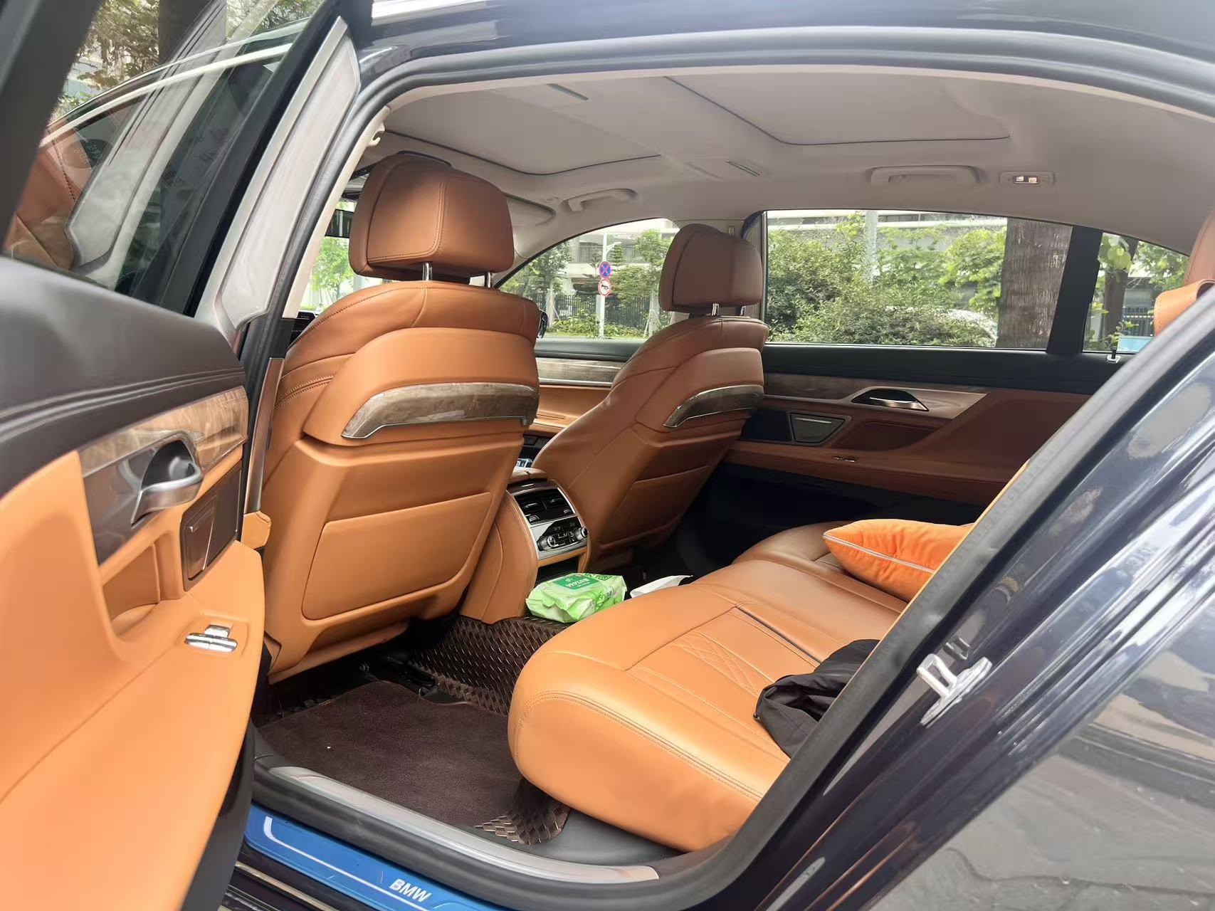 BMW 7 Series 2019 740Li Leading Luxury Suit 4