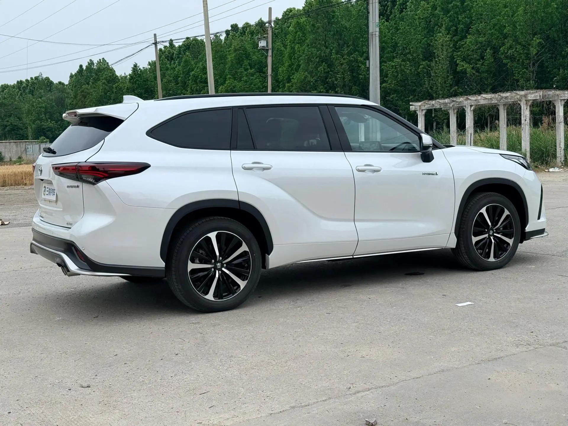 Toyota 2023 Crown Landfang 2.5 CVT Four-Wheel Drive Luxury Edition Automatic 4