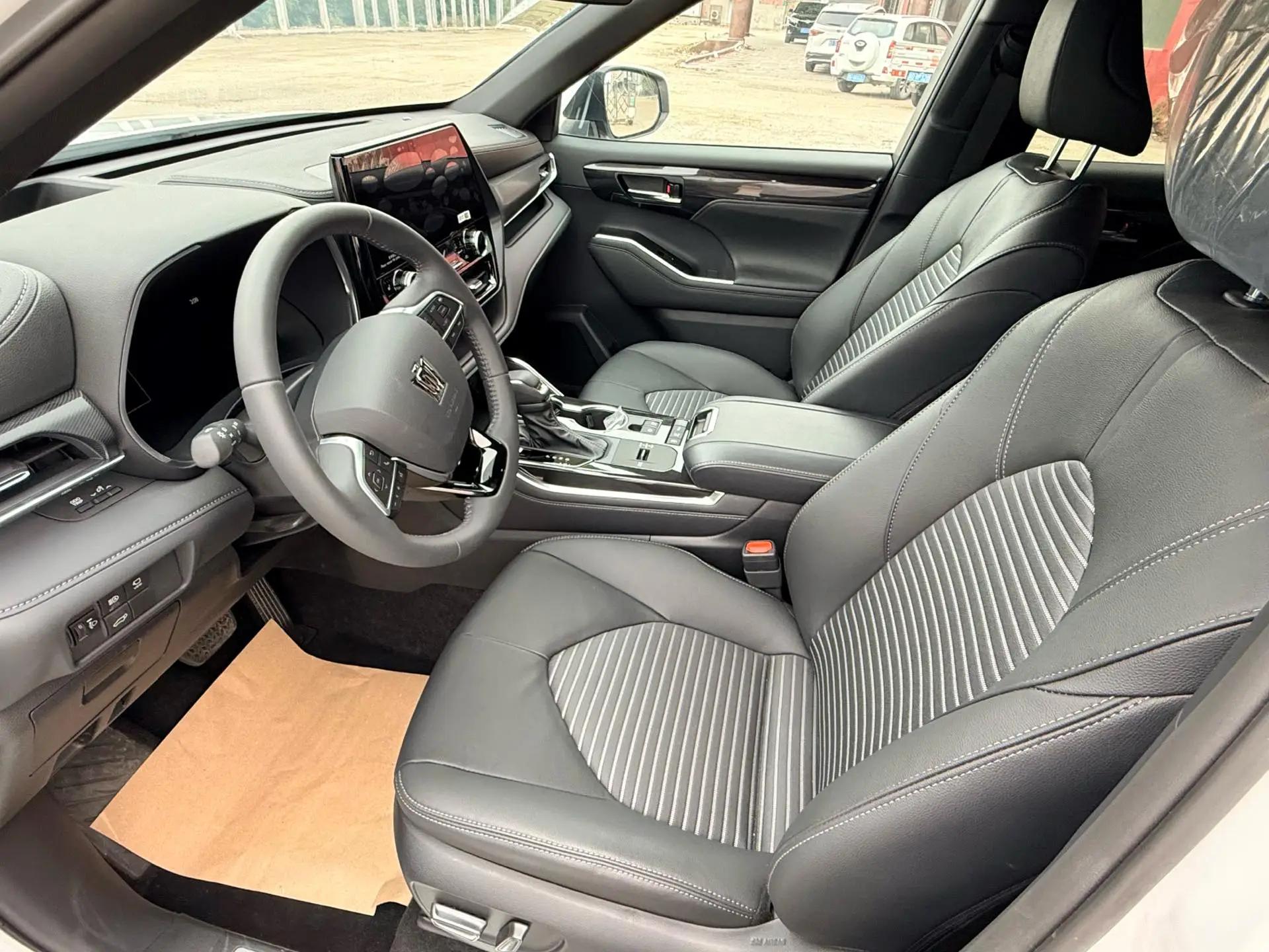 Toyota 2023 Crown Landfang 2.5 CVT Four-Wheel Drive Luxury Edition Automatic 5