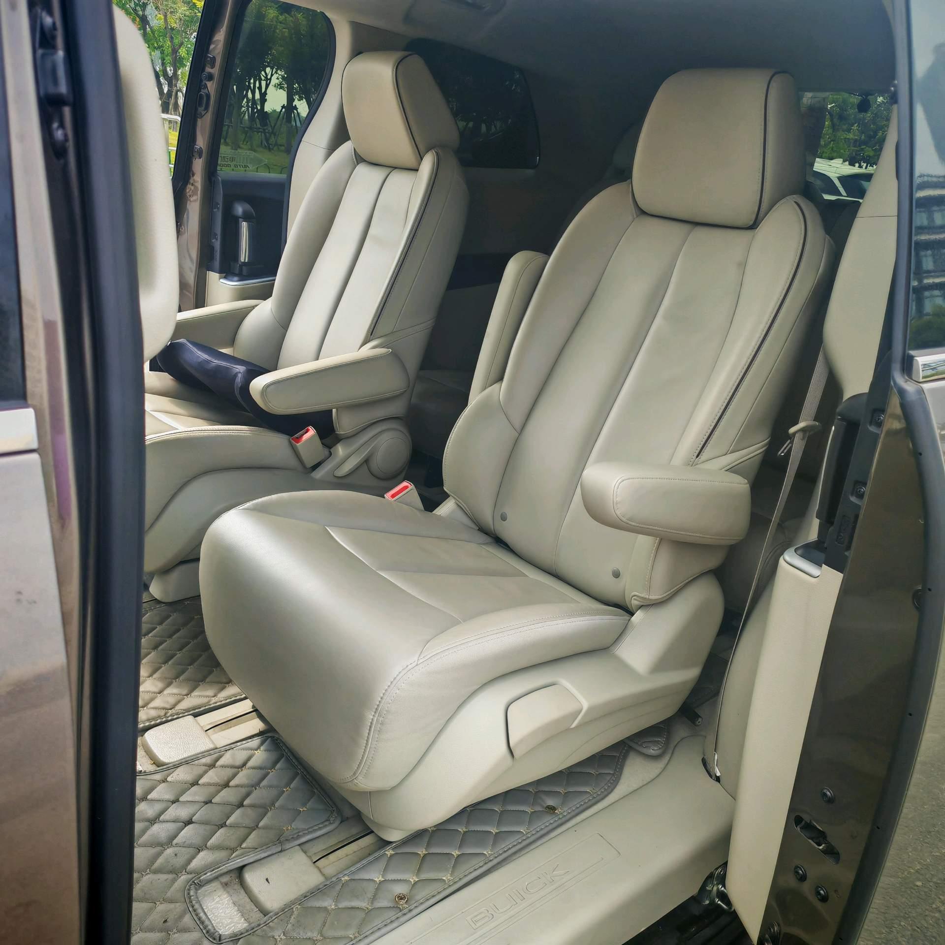 Buick GL8 2021 Land Business Class 652T Luxury Model 6