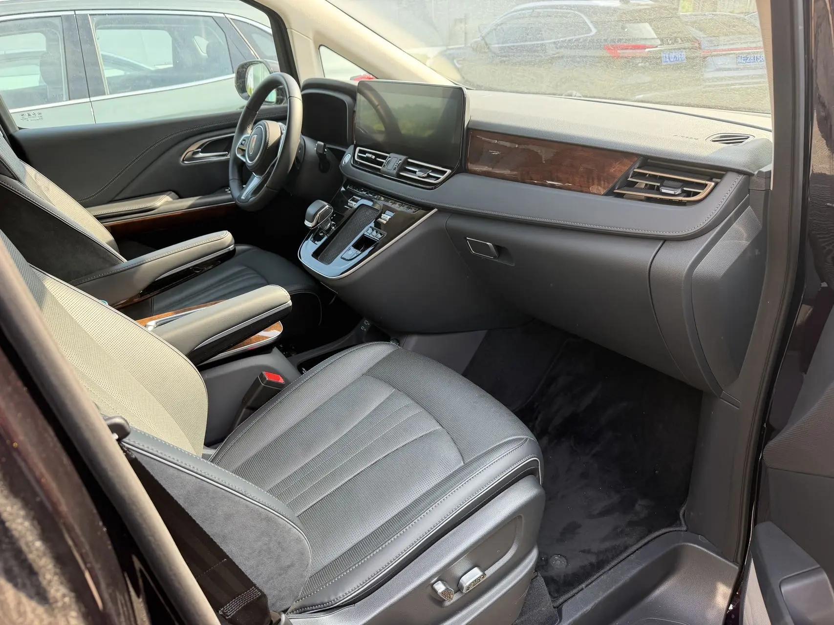 Hongqi HQ9 PHEV 2024 Model 2.0T All Wheel Drive Luxury Edition 3