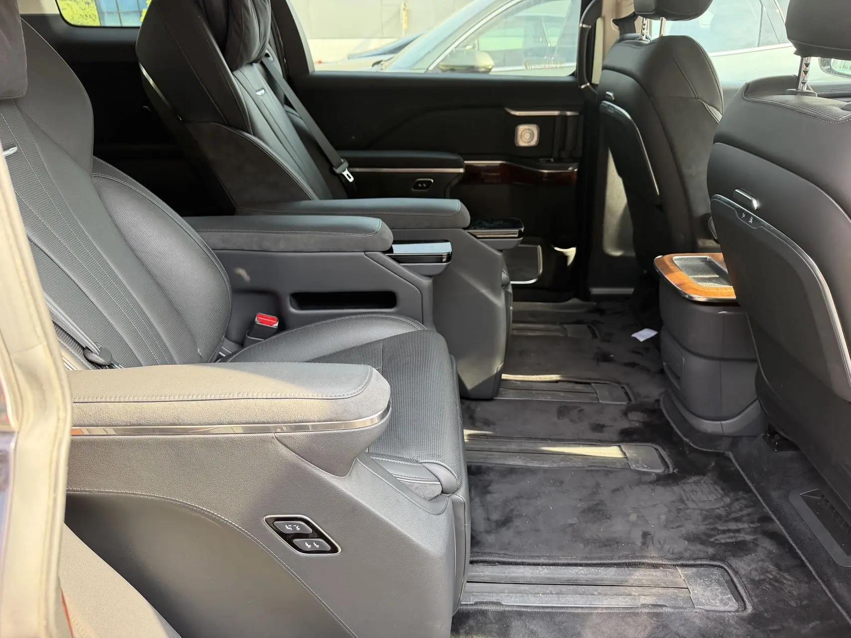 Hongqi HQ9 PHEV 2024 Model 2.0T All Wheel Drive Luxury Edition 4
