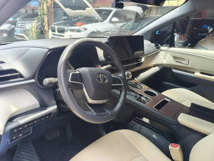 Toyota 2023 Sienna HYBRID 2.5 CVT Prestige PLUS Edition Automatic 3