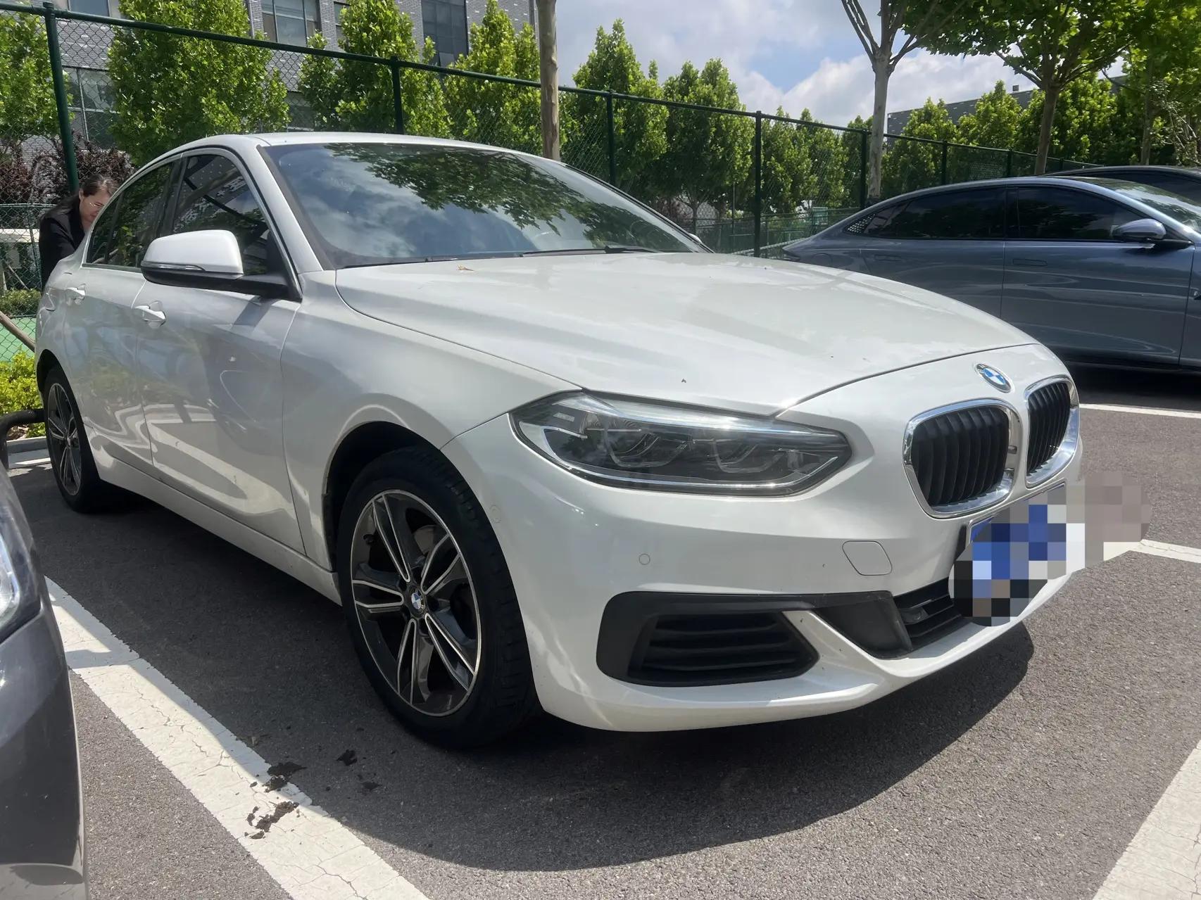 BMW 1 Series 2020 120i Fashion 3