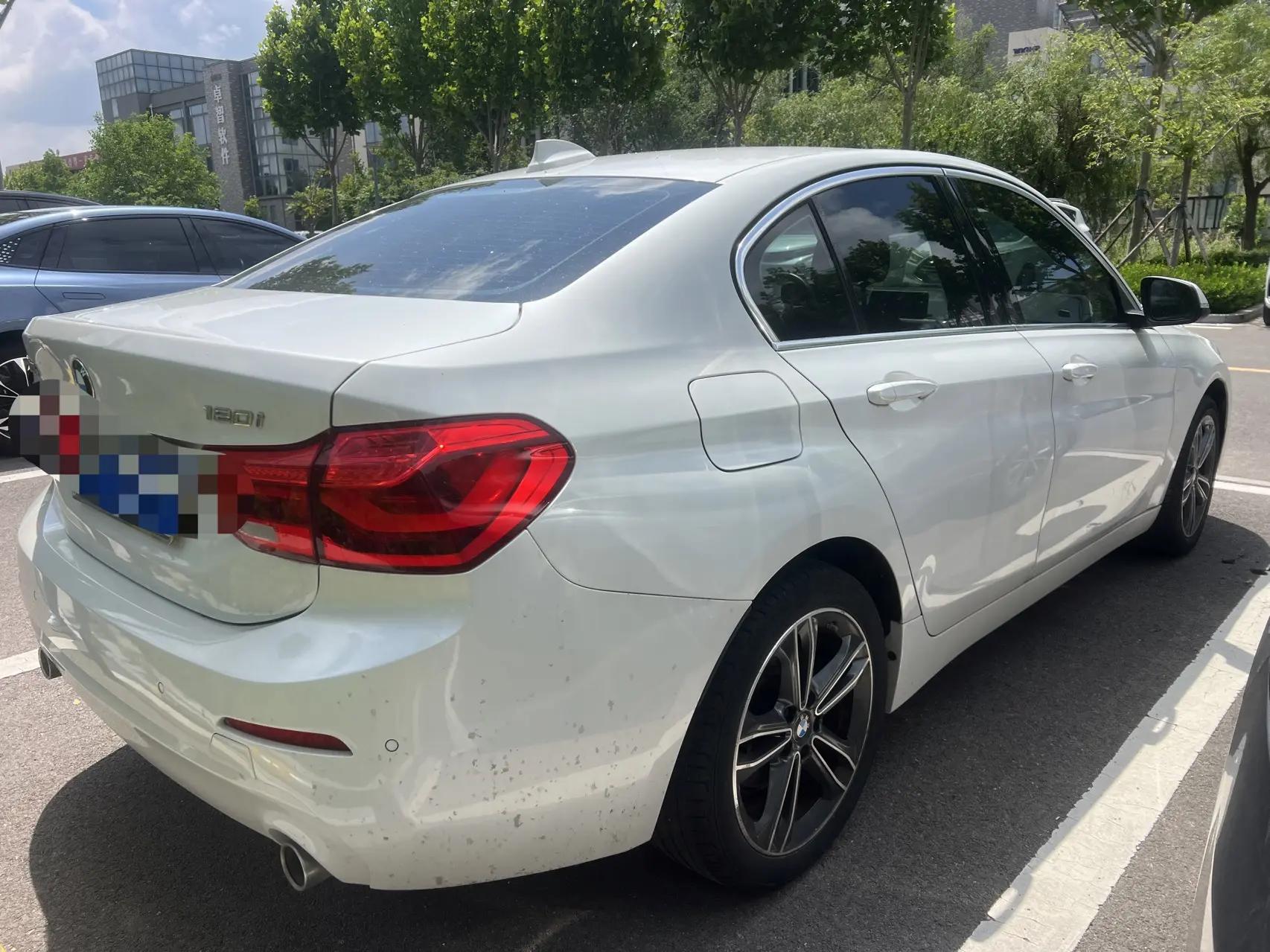 BMW 1 Series 2020 120i Fashion 6