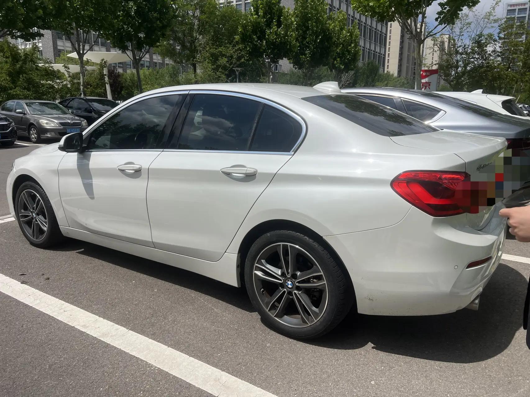 BMW 1 Series 2020 120i Fashion 8