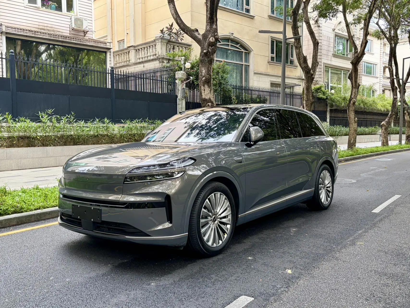 ONVO 2025 L90 Max six-seat automatic gear