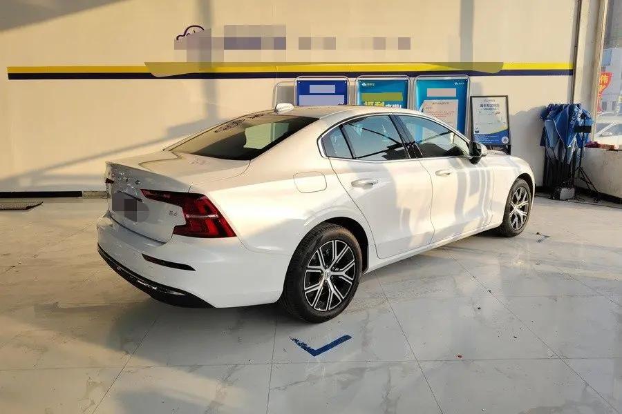 Volvo 2026 S60 48V 2.0T B4 Zhiyi Deluxe Edition Automatic Gear 2