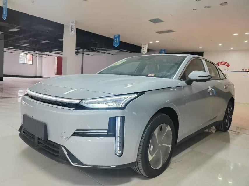 Geely Galaxy 2025 L6 EM-i 1.5 140km Discovery Edition Automatic Gear