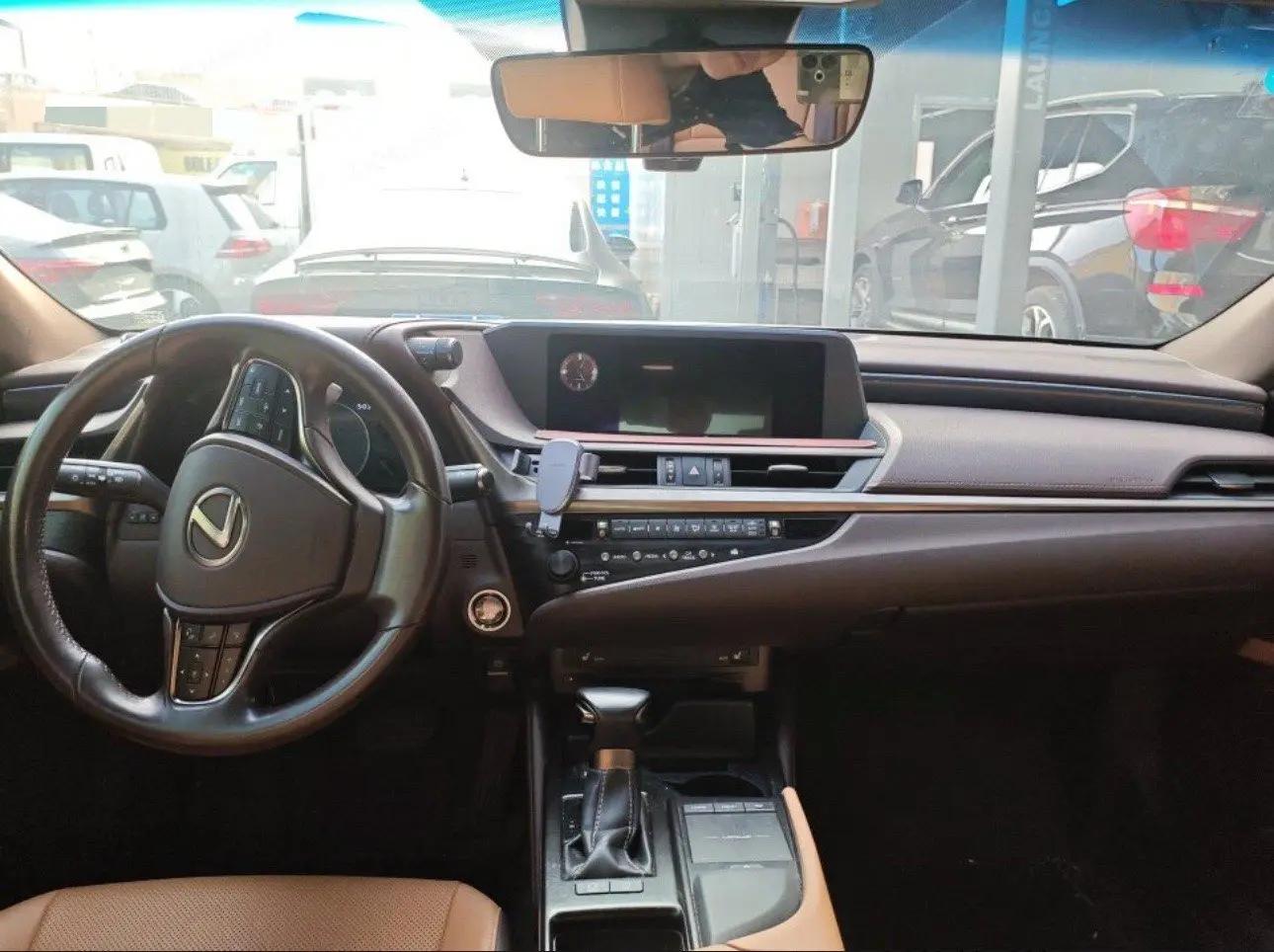 Lexus ES 2020 200 Excellence Edition 5