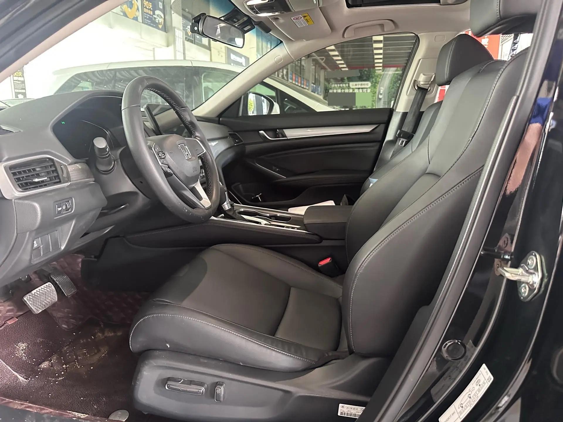 Accord 2022 260TURBO Deluxe Edition 4