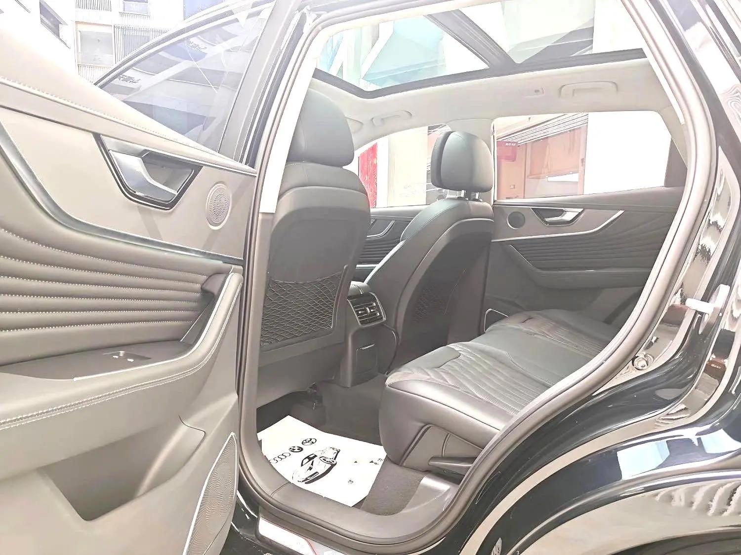 HongQi HS5 2023 2.0T Flag Pro Edition 4