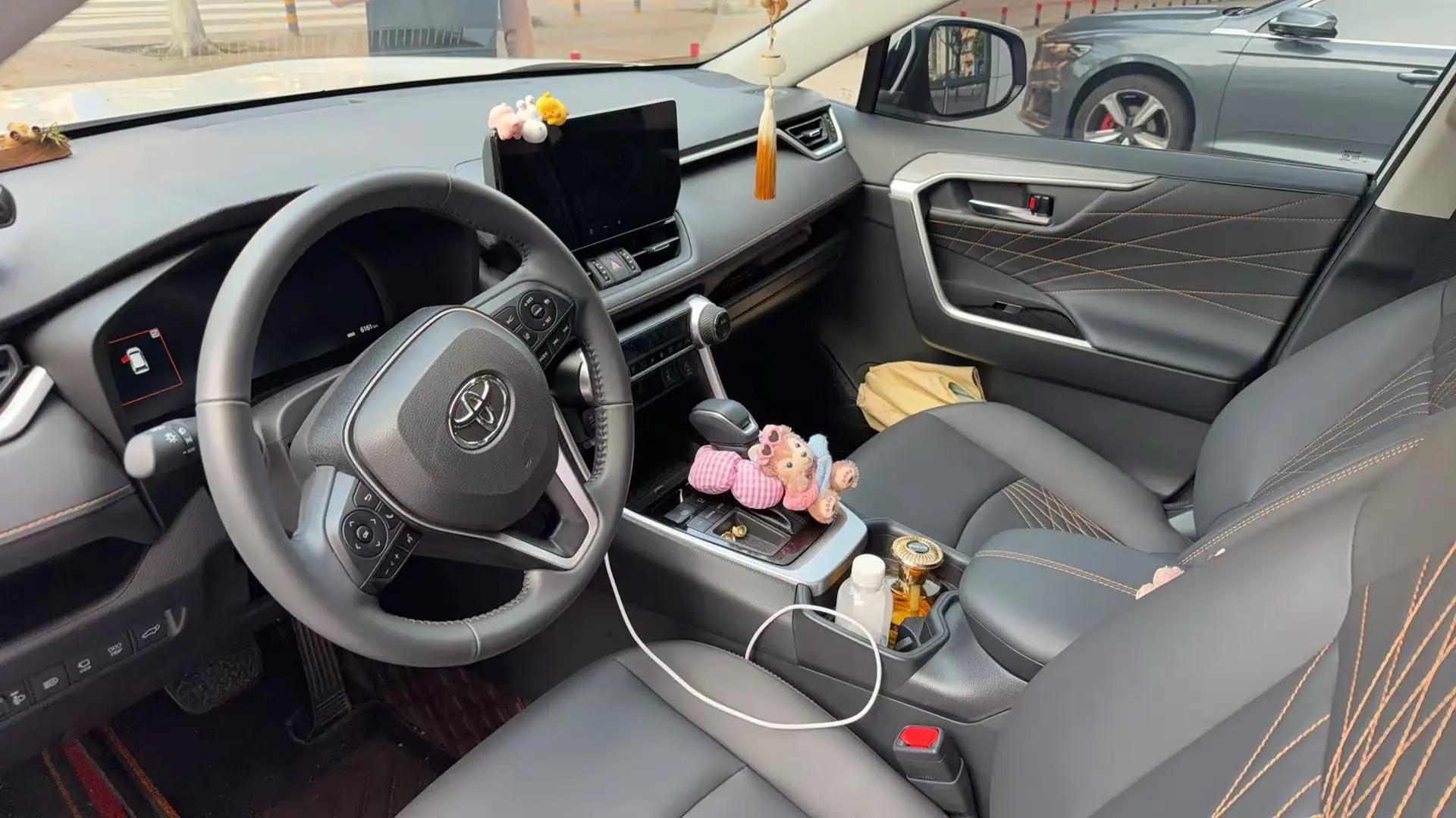 Toyota 2024 RAV4 Rongbo 2.0 Stepless Two-Drive Fashion Plus Edition Automatic Gear 5