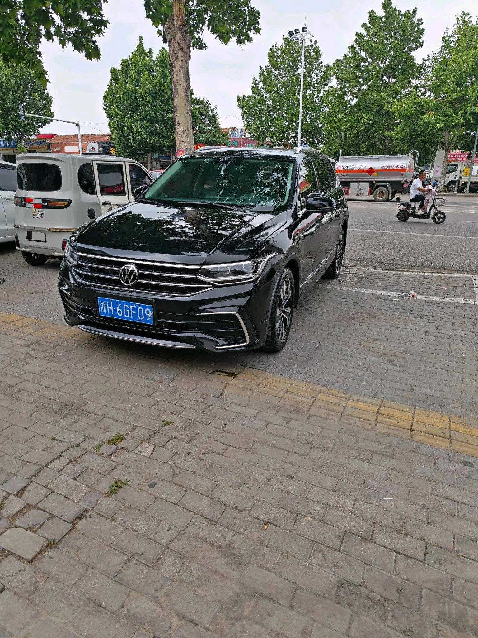 Volkswagen 2024 Tiguan L R-Line 2.0TSI 330TSI Two-Drive R-Line Overdrive Automatic Gear