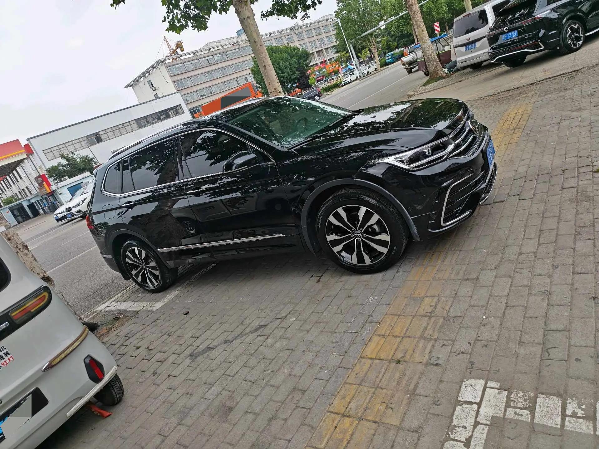 Volkswagen 2024 Tiguan L R-Line 2.0TSI 330TSI Two-Drive R-Line Overdrive Automatic Gear 4