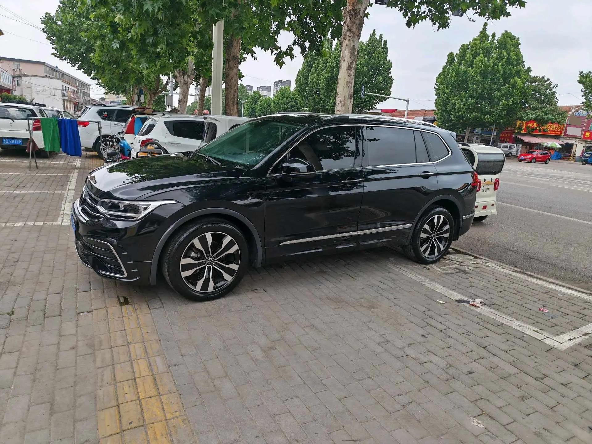 Volkswagen 2024 Tiguan L R-Line 2.0TSI 330TSI Two-Drive R-Line Overdrive Automatic Gear 5