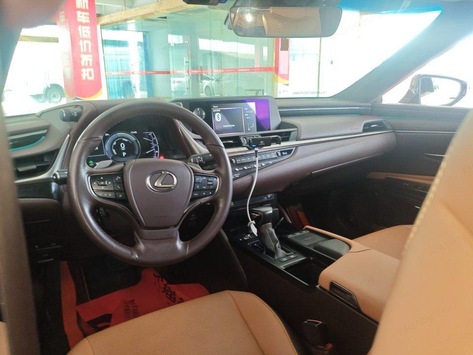 Lexus ES 2020 300h Excellent Edition 3