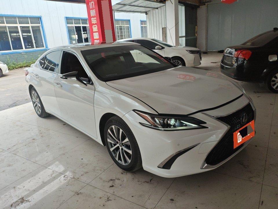 Lexus ES 2020 300h Excellent Edition 4