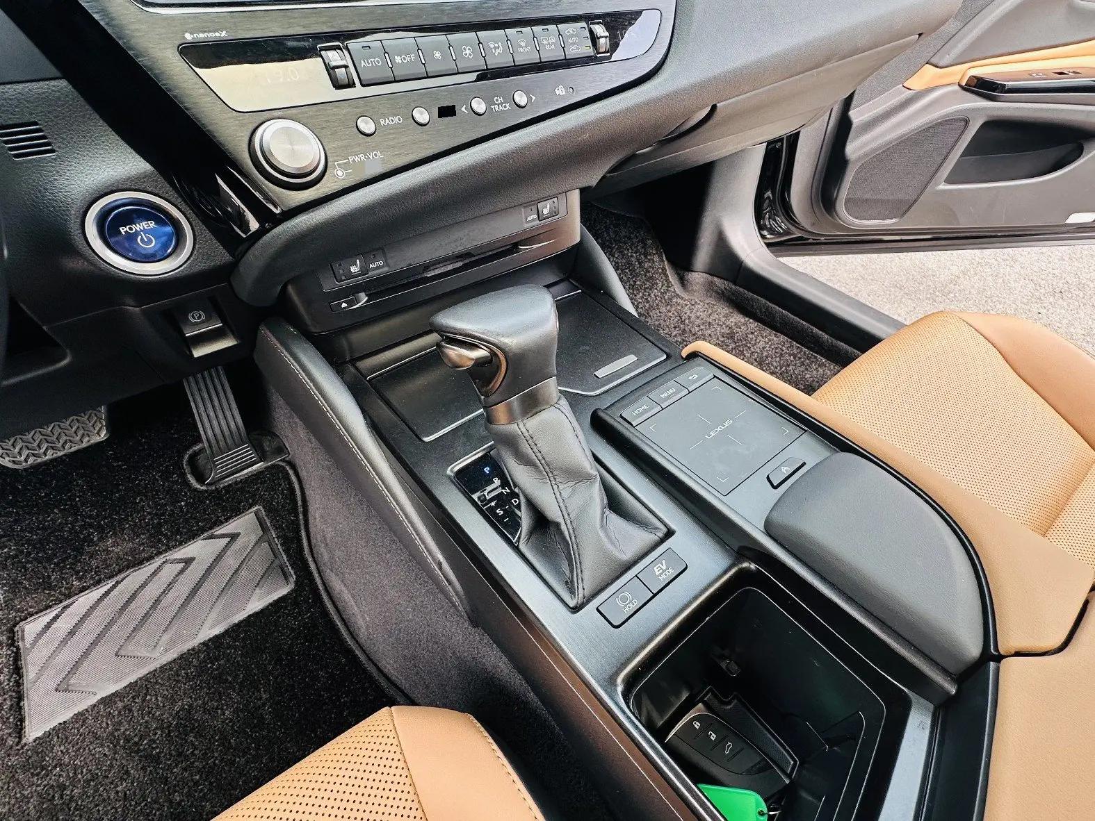 Lexus ES 2021 300h Excellent Edition 11