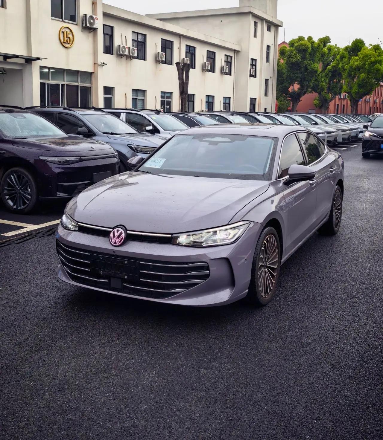 Volkswagen 2025 Passat Pro 2.0TSI 380TSI Dragon Edition Automatic