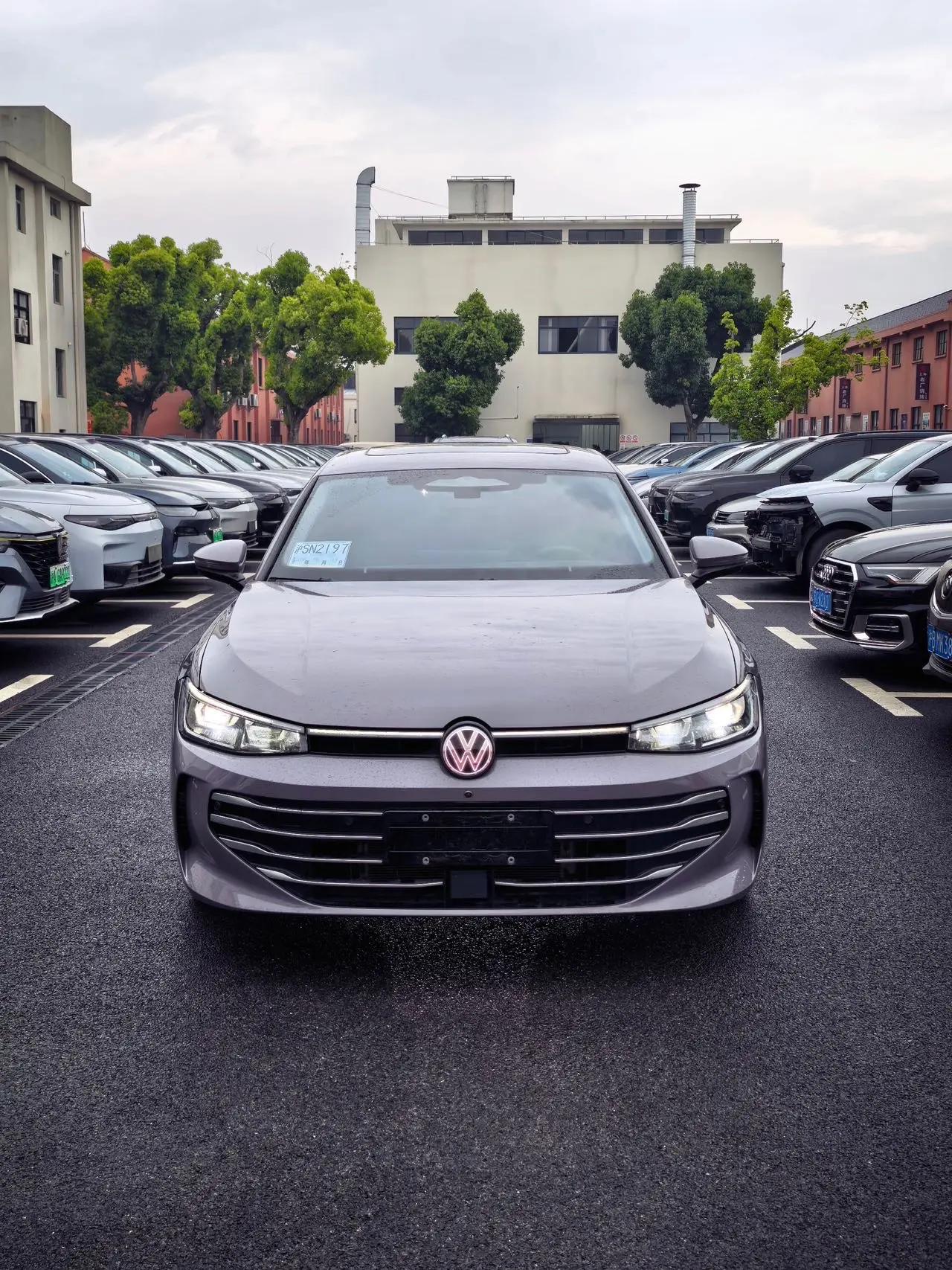 Volkswagen 2025 Passat Pro 2.0TSI 380TSI Dragon Edition Automatic 2