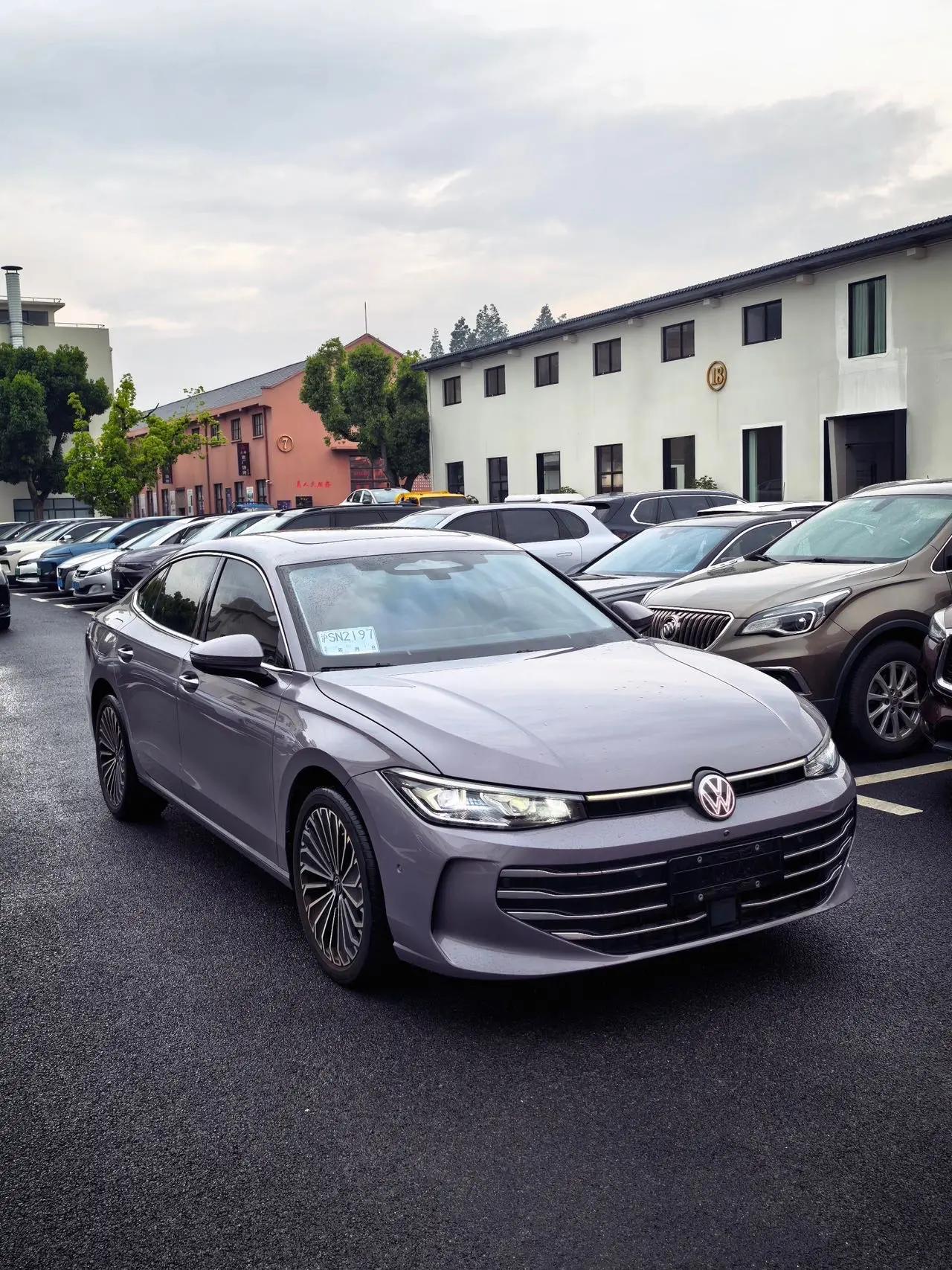 Volkswagen 2025 Passat Pro 2.0TSI 380TSI Dragon Edition Automatic 3
