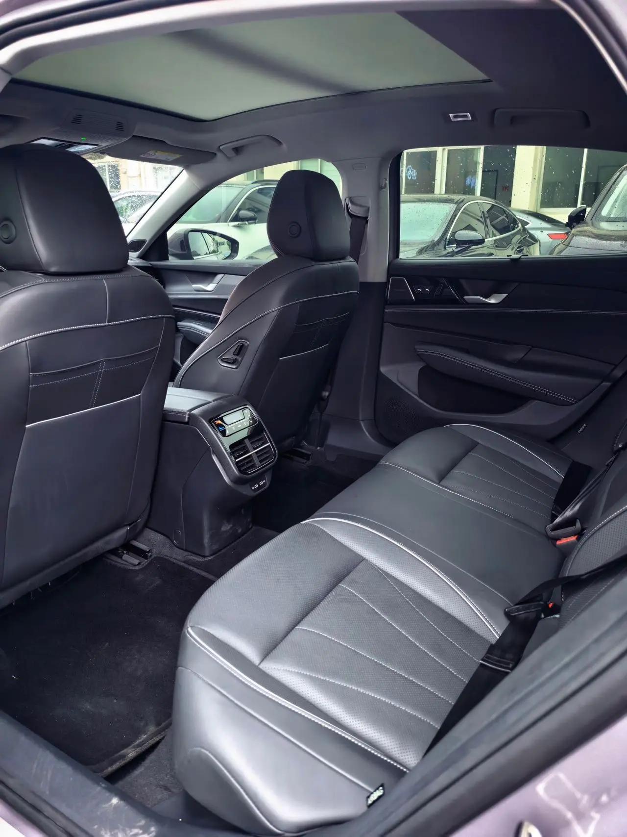 Volkswagen 2025 Passat Pro 2.0TSI 380TSI Dragon Edition Automatic 5