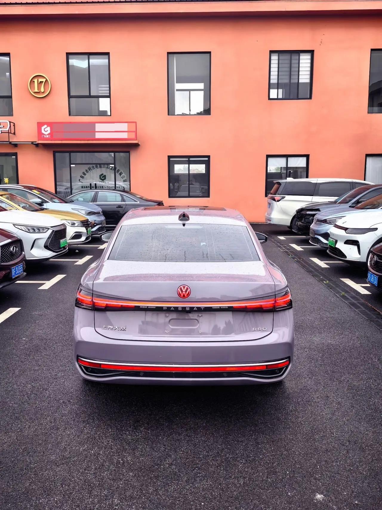 Volkswagen 2025 Passat Pro 2.0TSI 380TSI Dragon Edition Automatic 6