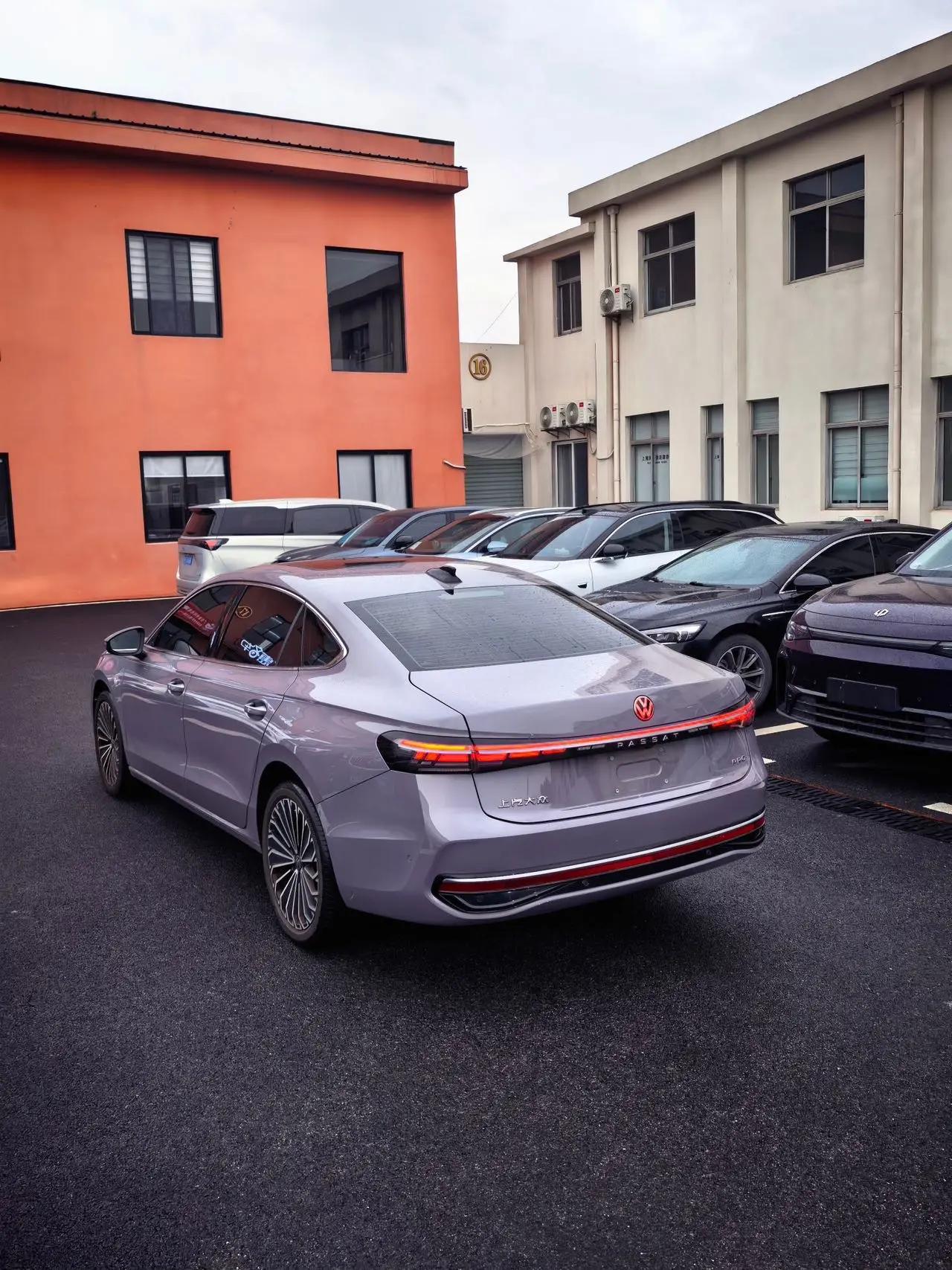 Volkswagen 2025 Passat Pro 2.0TSI 380TSI Dragon Edition Automatic 7