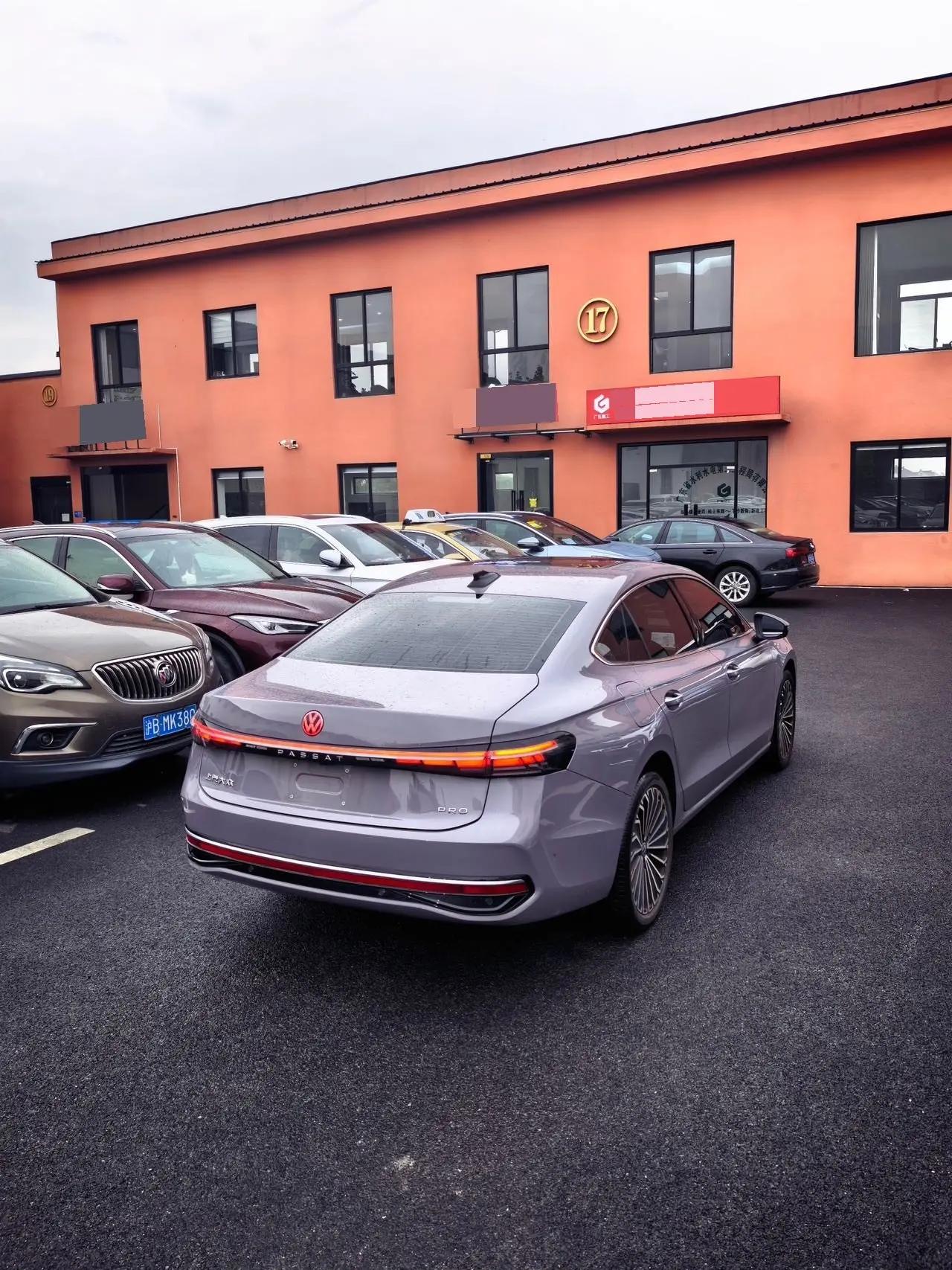 Volkswagen 2025 Passat Pro 2.0TSI 380TSI Dragon Edition Automatic 8