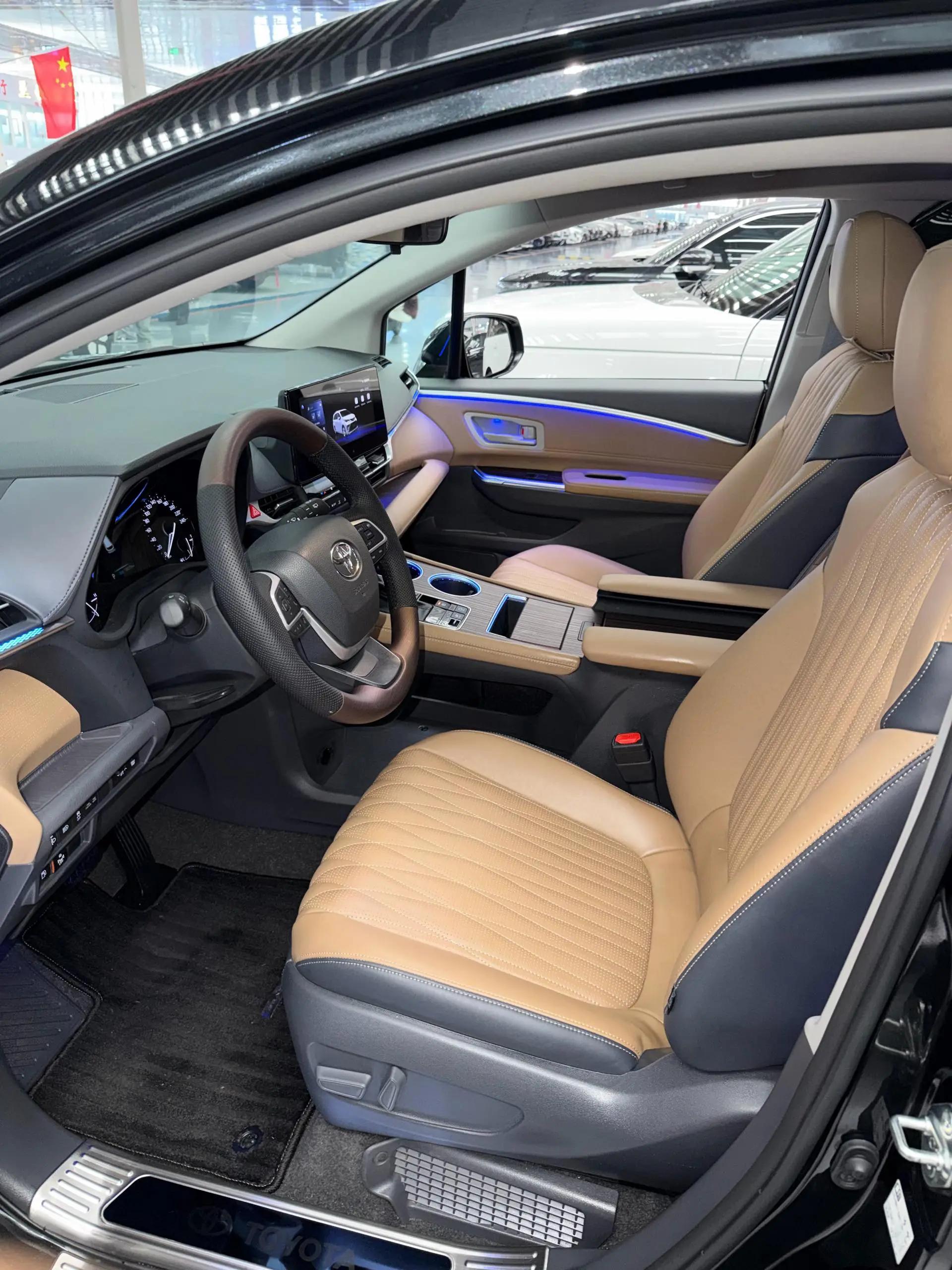 Toyota 2024 Sienna HYBRID 2.5 CVT Comfort Edition Automatic 3