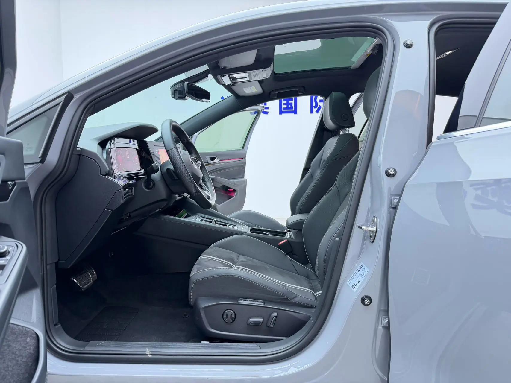 Volkswagen 2023 Golf 8 R-Line 1.4TSI 280TSI Lite (facelift) automatic 5