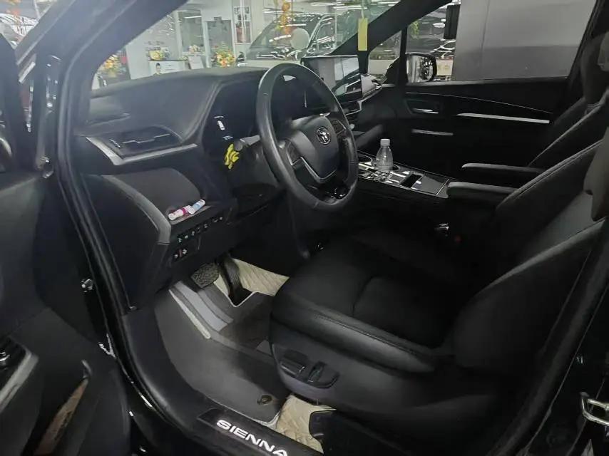 Toyota 2023 Sienna 2.5 CVT Prestige Automatic 4