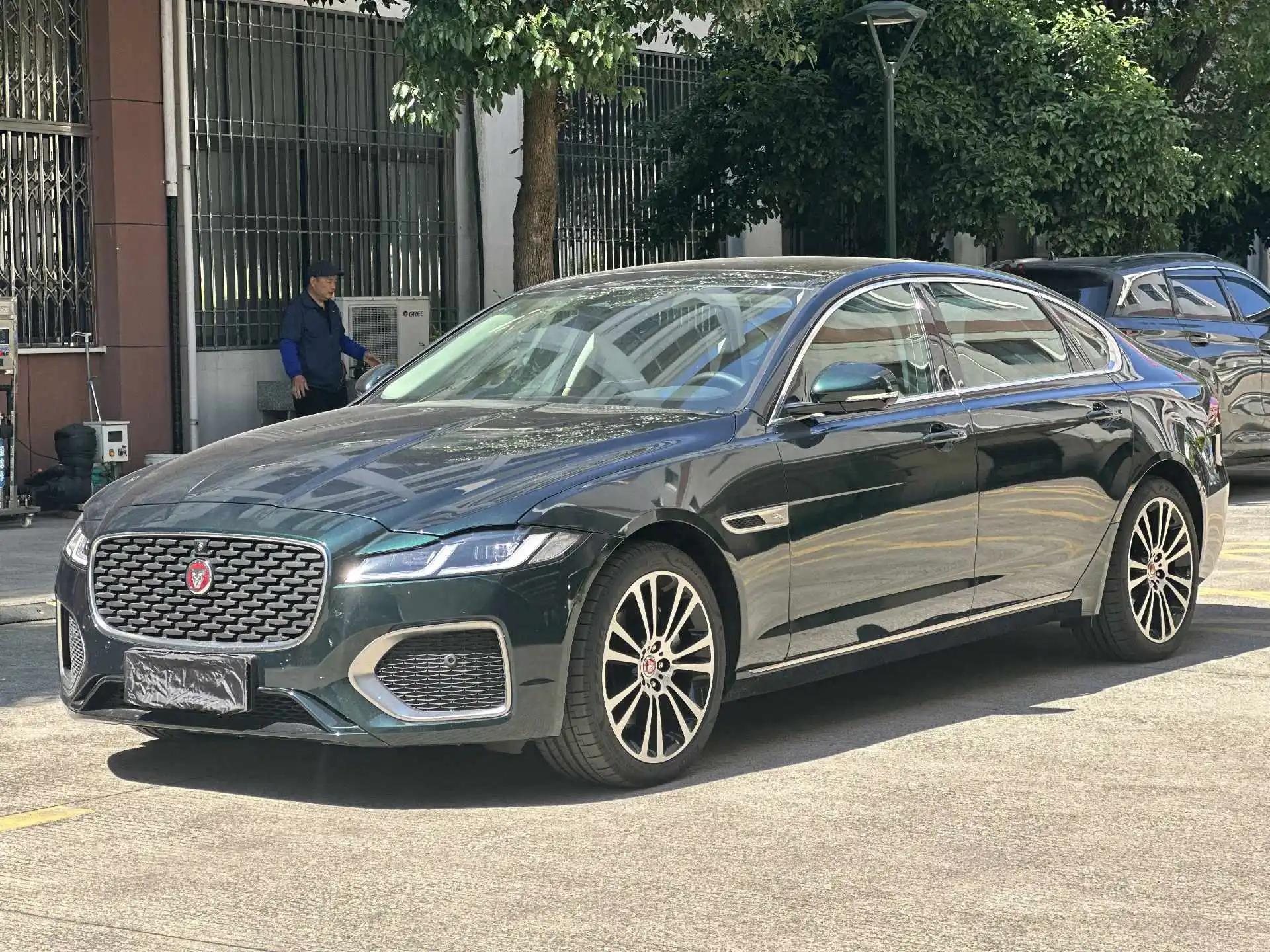 Jaguar 2025 XFL 2.0T P 12500.00g Drive Enjoy Deluxe Edition Automatic Gear