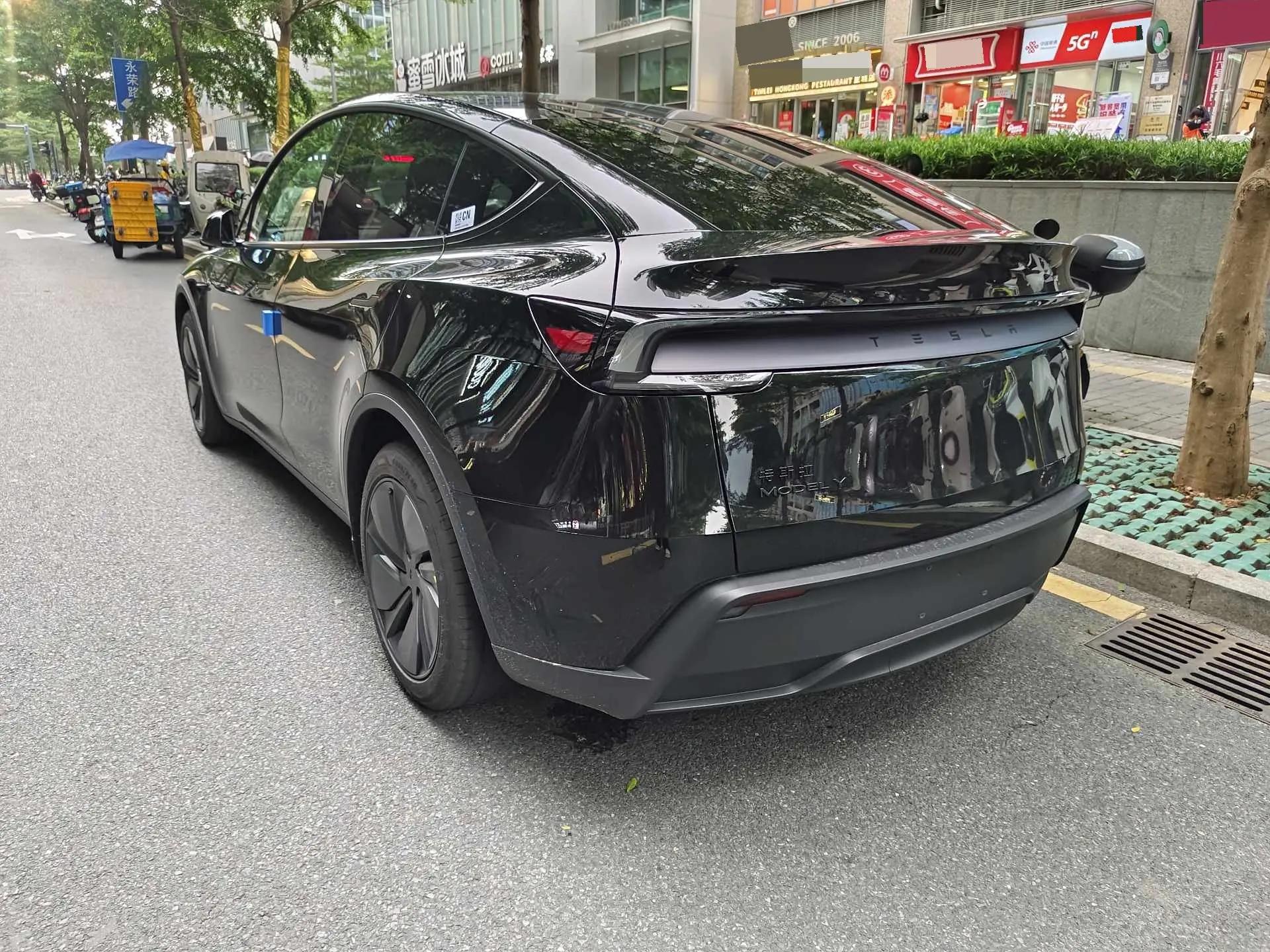 Tesla 2026 Model Y Rear-Wheel Drive Automatic 5