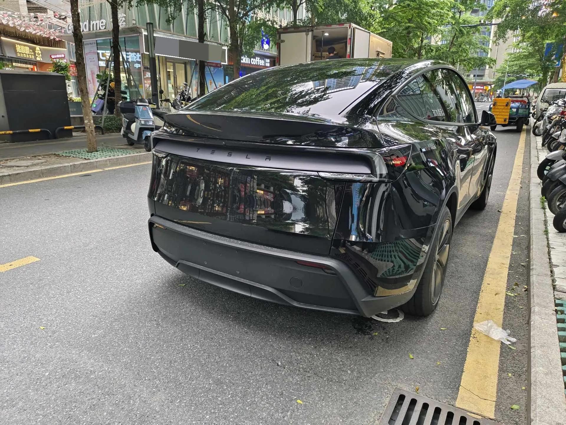 Tesla 2026 Model Y Rear-Wheel Drive Automatic 6