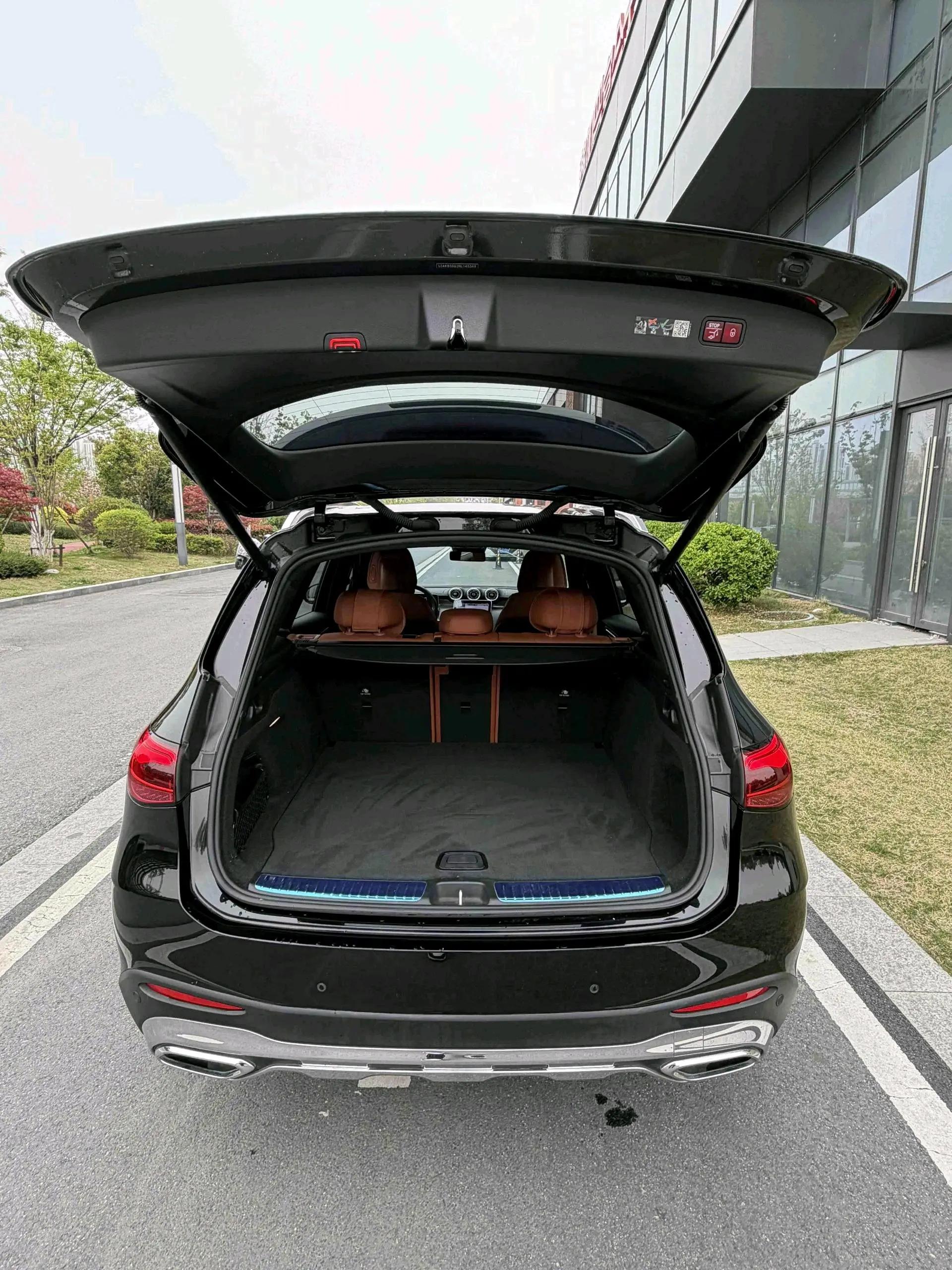 Mercedes Benz 2024 GLC 260 L 4MATIC 48V 2.0T Luxury 5-seat Automatic Gear 10