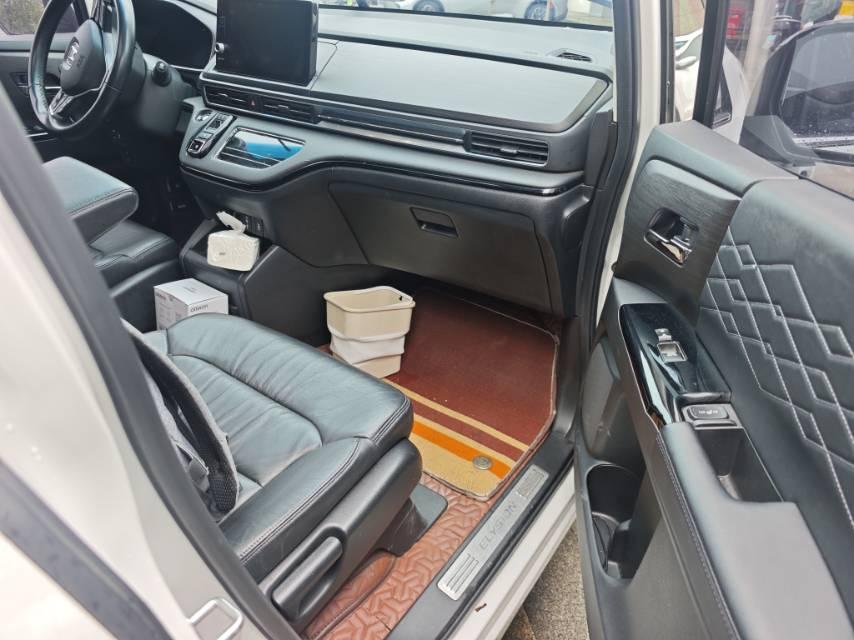 Elyson 2022 2.0L e:HEV Extreme Edition 3