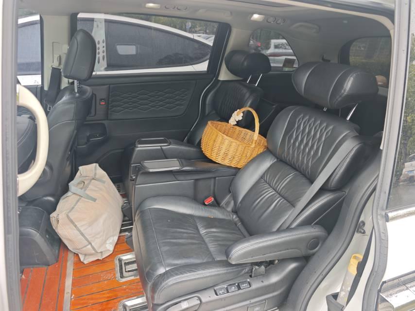 Elyson 2022 2.0L e:HEV Extreme Edition 4