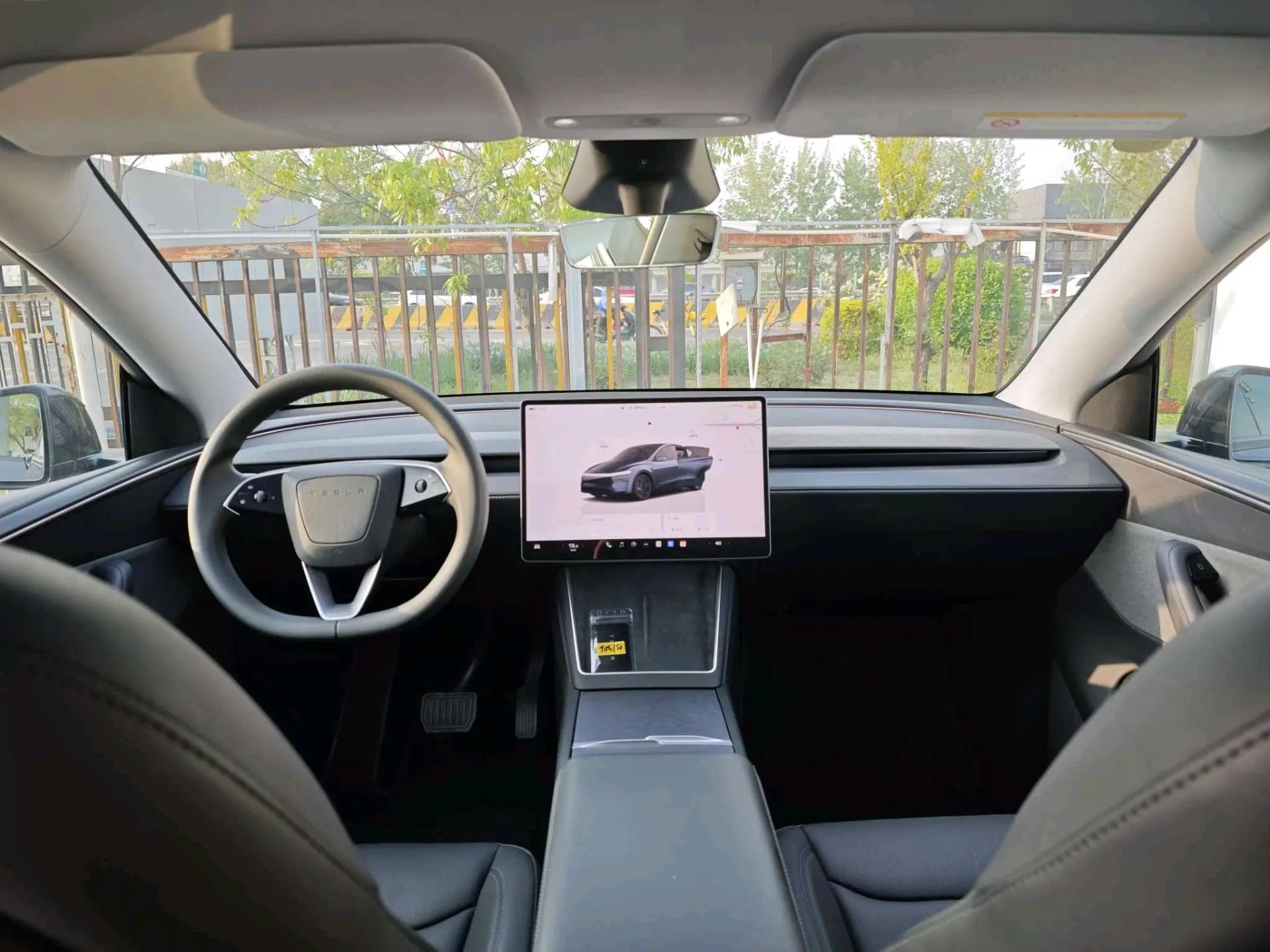 Tesla 2025 Model Y Rear-Wheel Drive Automatic 3